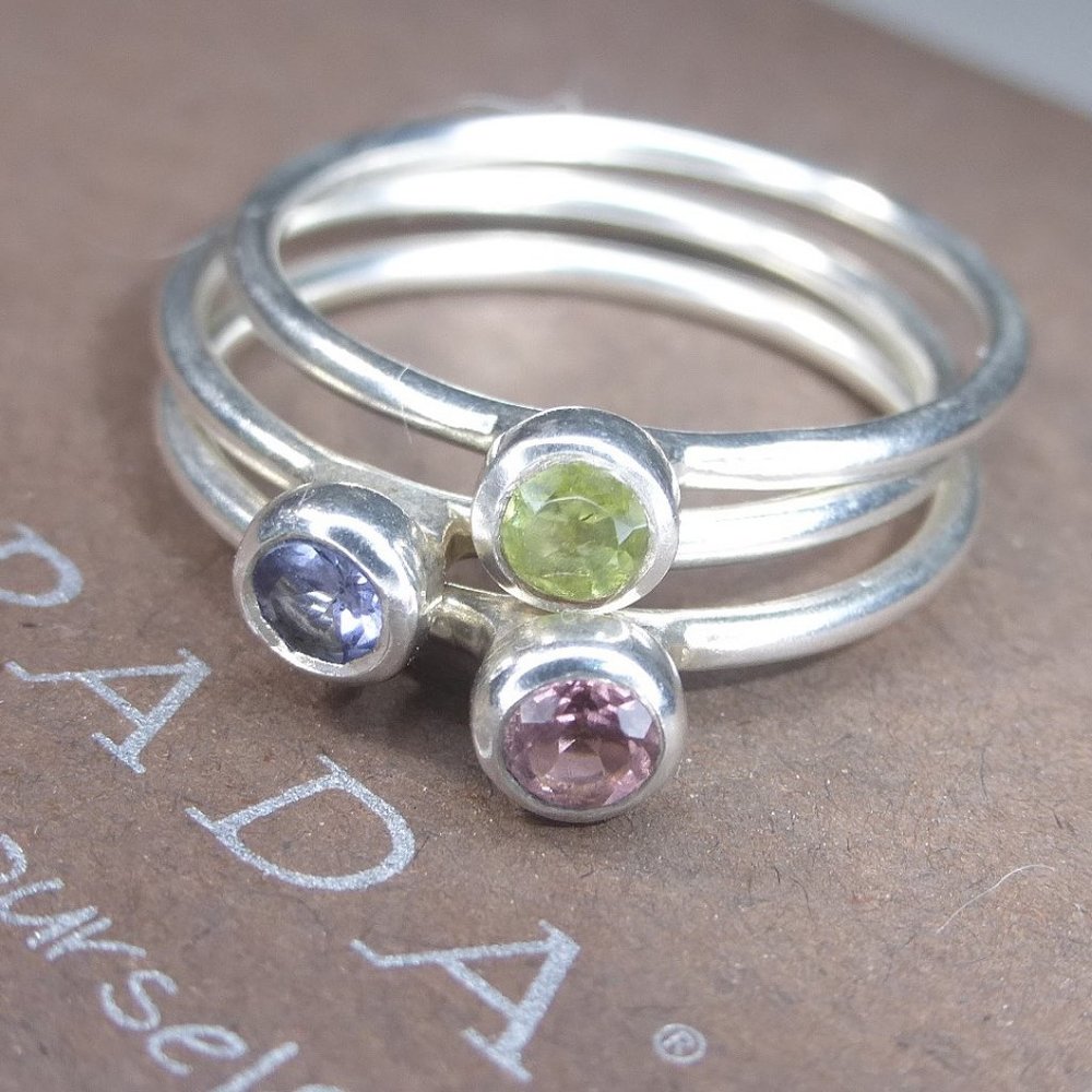 SOLD Silpada Birthstone Ring Set of 3 Size 7 .925 Sterling Silver Pink Green - Picture 3 of 4